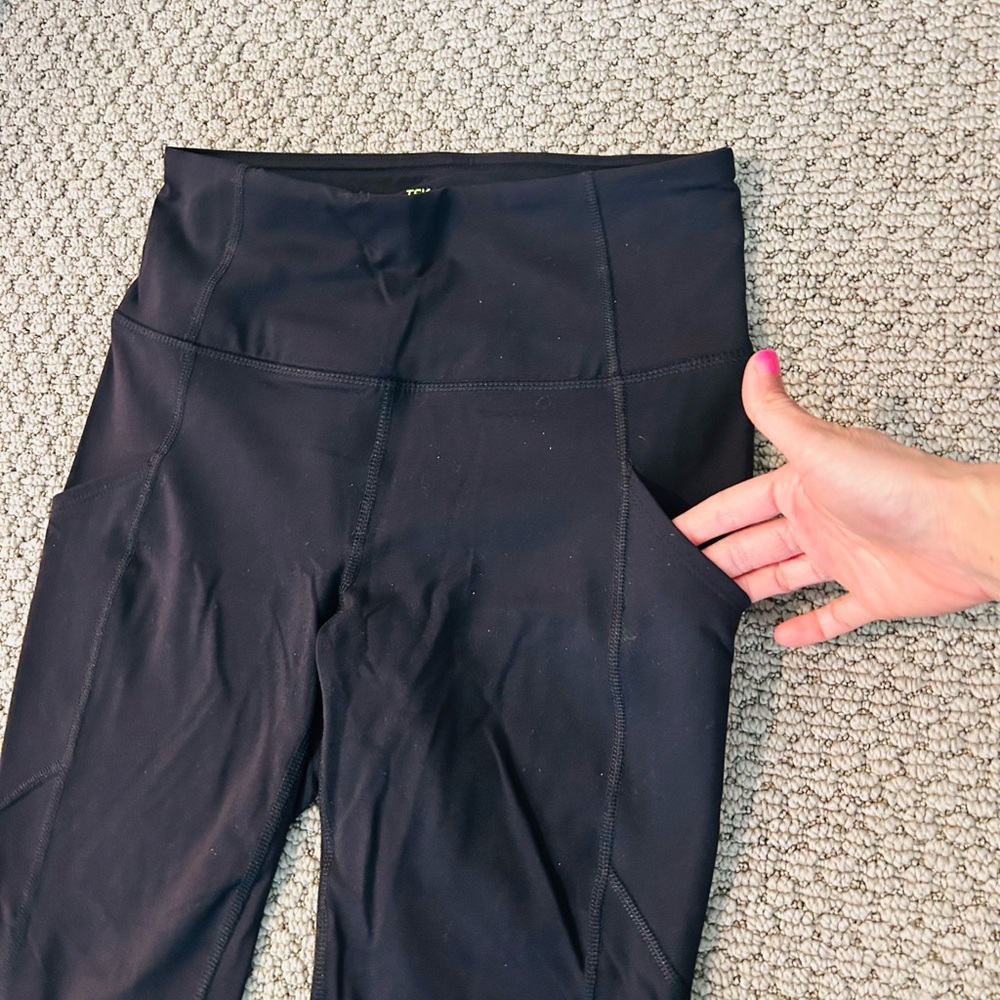 Black High-Waisted Leggings with Pockets